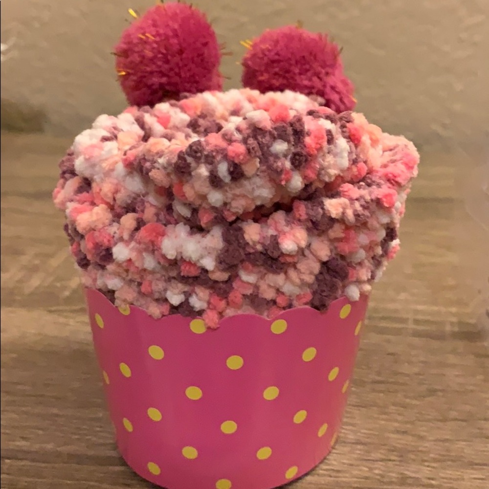 3 for $20 NWT Cozy Pink Cupcake Socks - Picture 4 of 8
